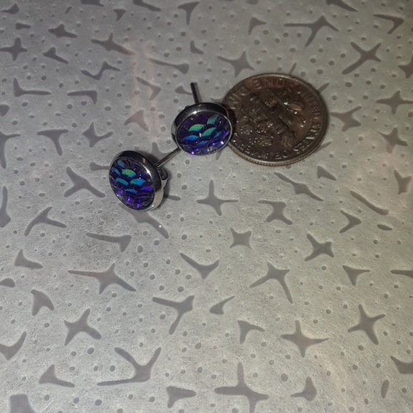 2 for $12🆕️🖤Mermaid scale earings - Picture 3 of 3